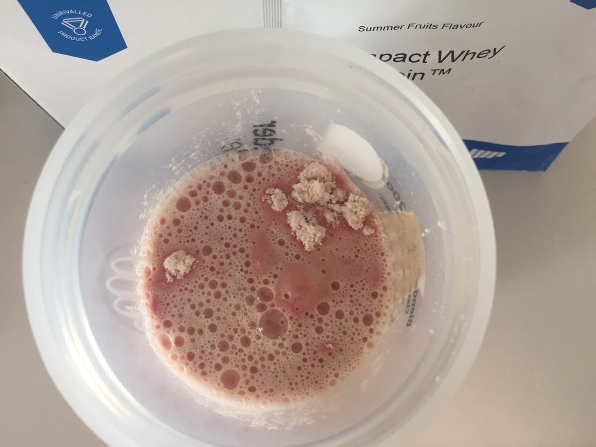 Summer Fruits(サマーフルーツ味)に水を注いだ様子