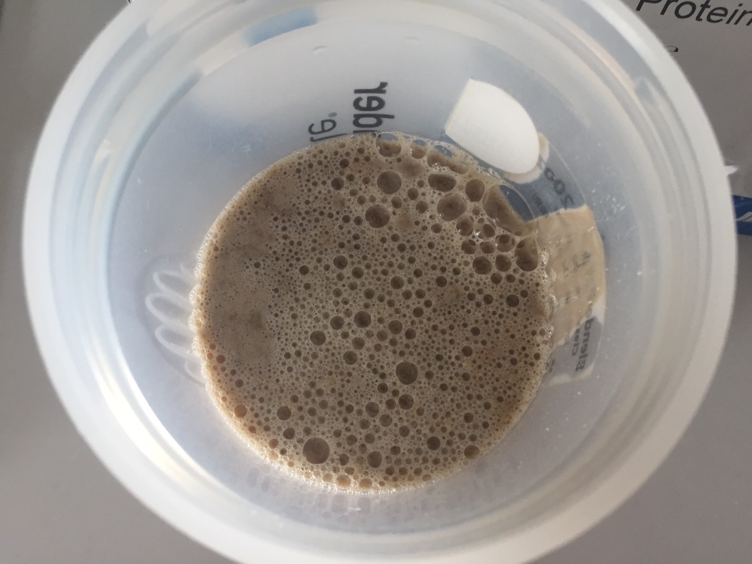 チョコレートココナッツ味を水に溶かした様子