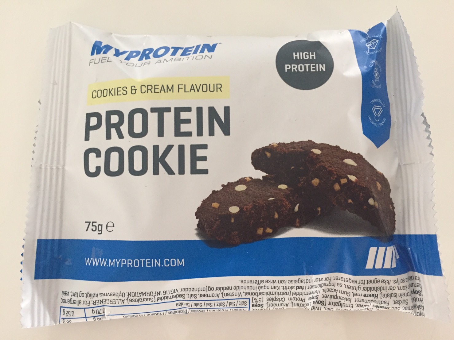 プロテインクッキー「COOKIES & CREAM FLAVOUR(クッキー&クリーム味)」の成分表