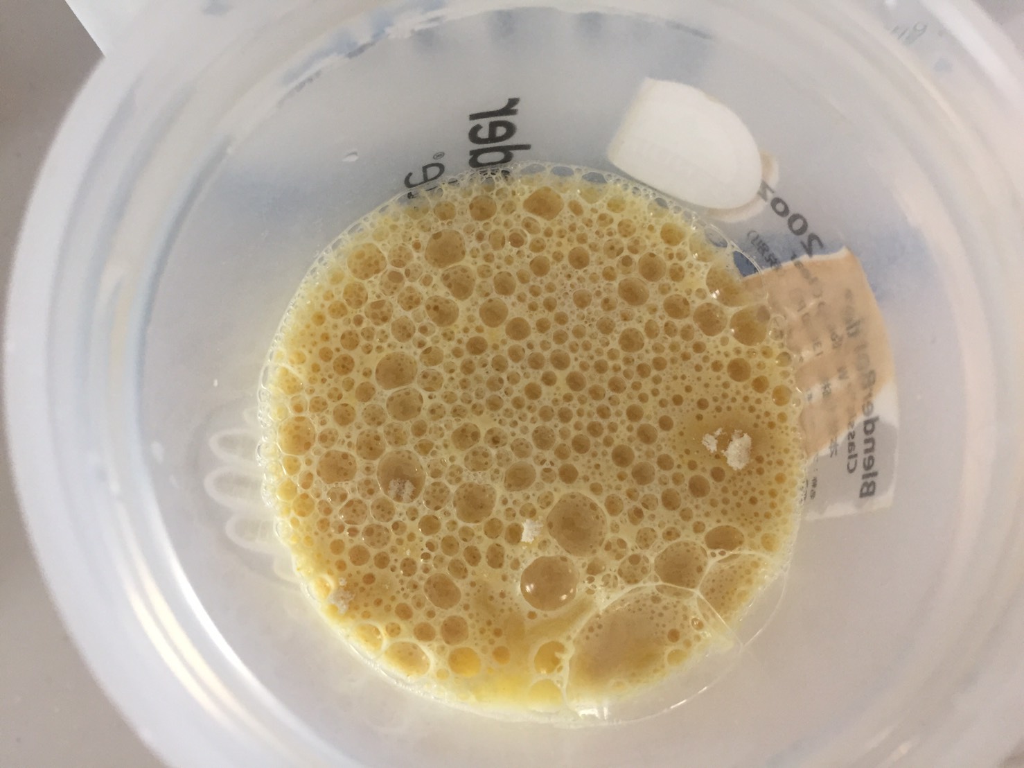 Banana Stevia Flavour(バナナステビア味)に水を注いだ様子