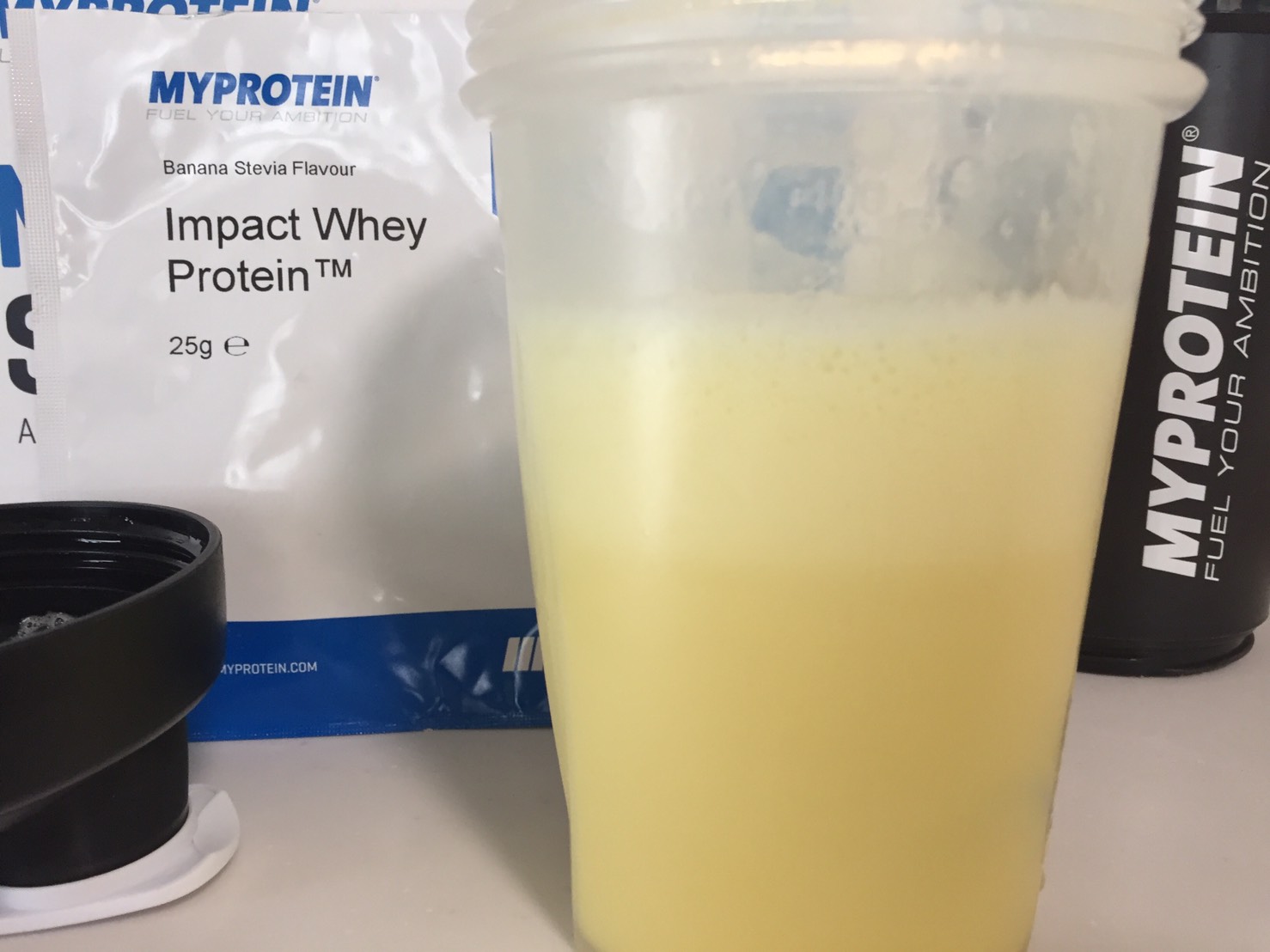 Banana Stevia Flavour(バナナステビア味)を横から撮影した様子