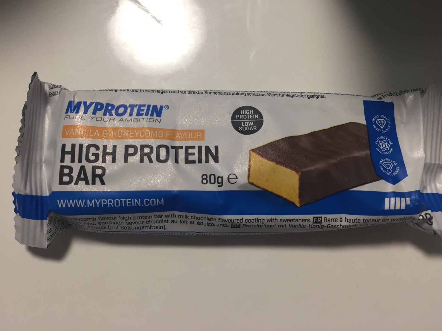 ハイプロテインバー(High Protein Bar)「VANILLA&HONEYCOMB FLAVOUR(バニラ&ハニーコンボ味)」の成分表