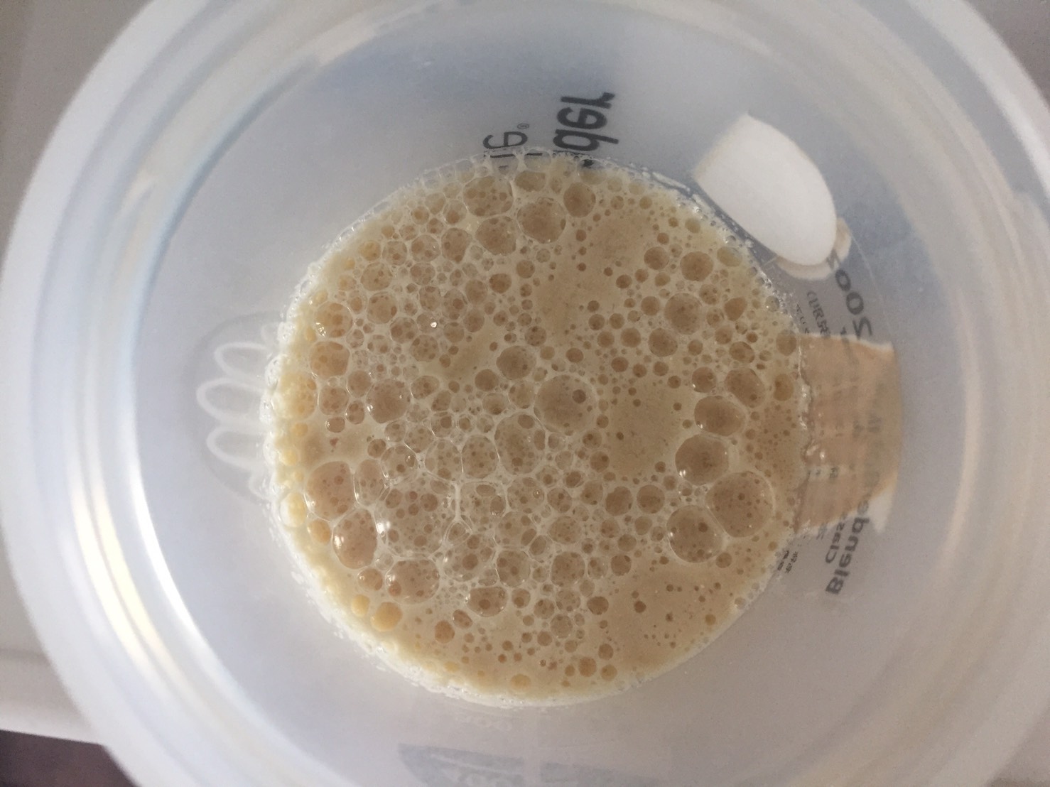 Vanilla Flavour(バニラ味)に水を注いだ様子