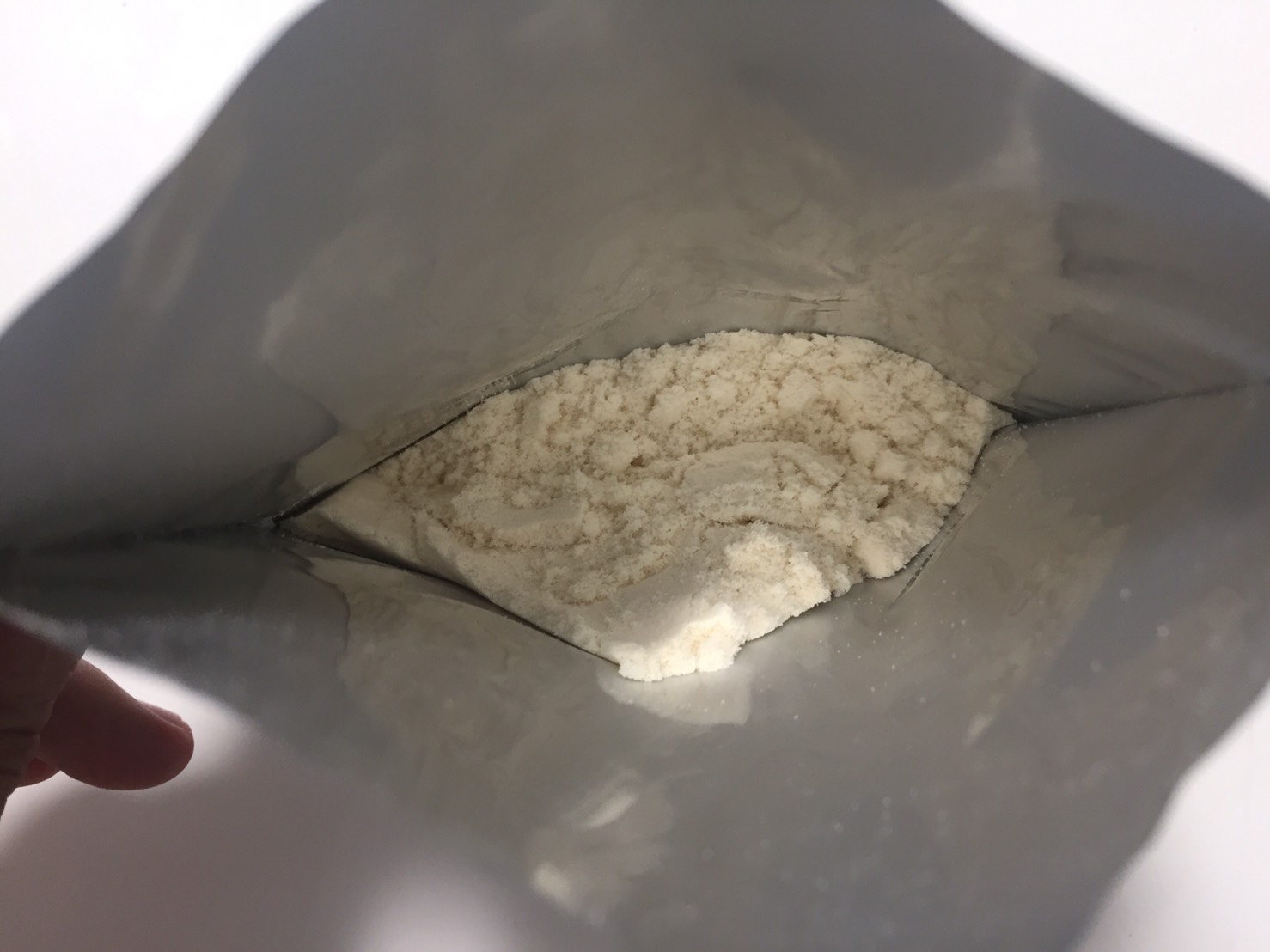 Cookies&Cream Flavour(クッキー&クリーム味)を開封した様子