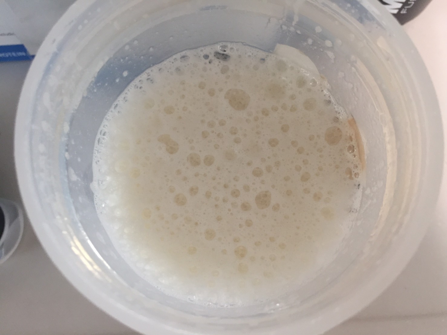 Cookies&Cream Flavour(クッキー&クリーム味)をシェイクした様子