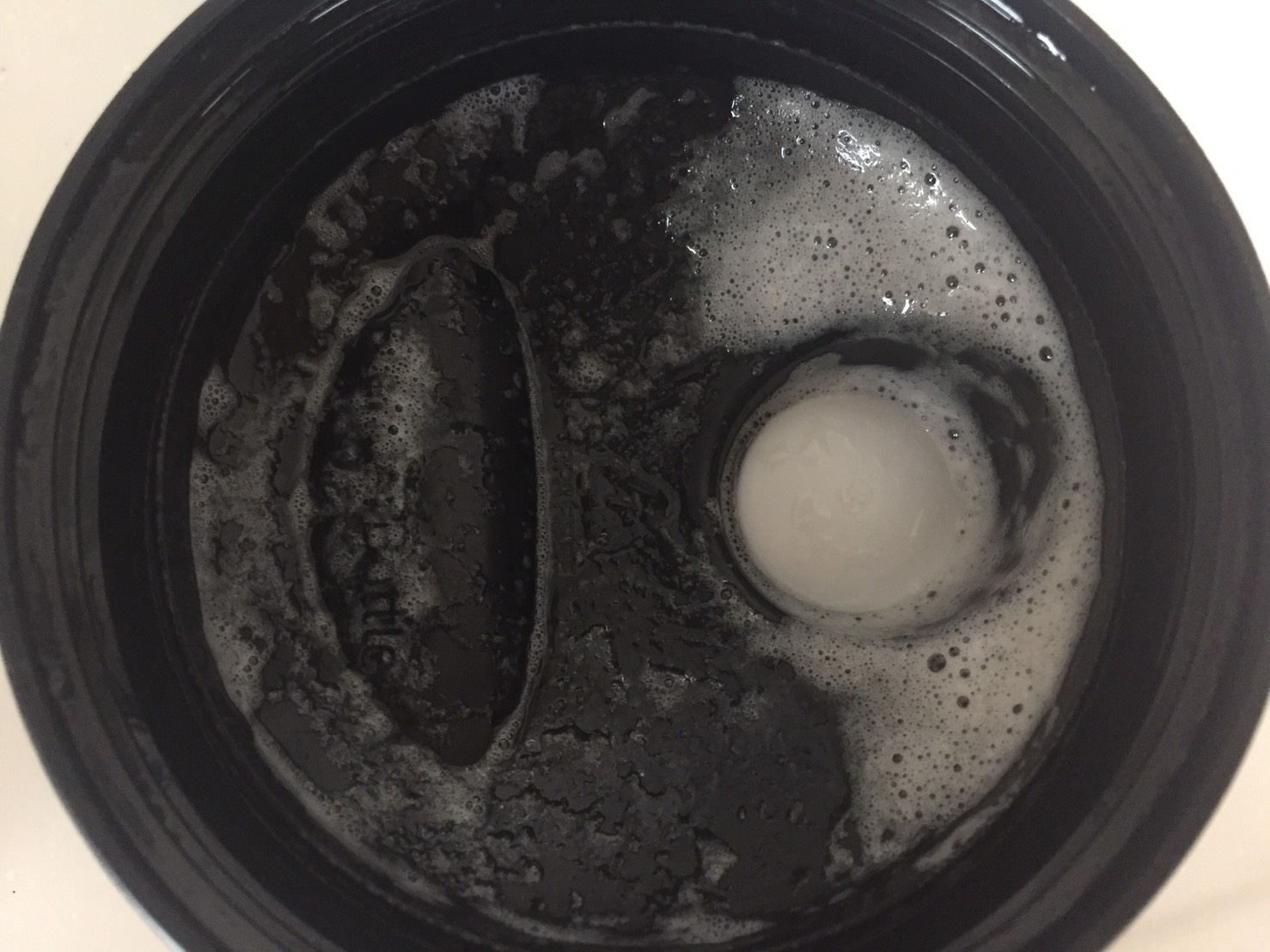Cookies&Cream Flavour(クッキー&クリーム味)の蓋側
