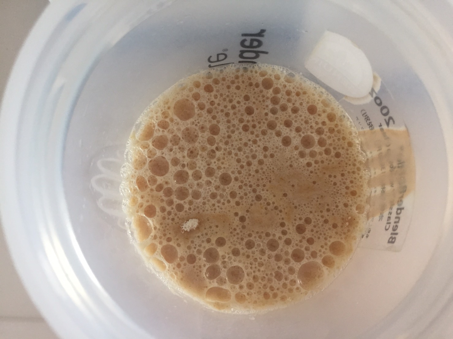 Coffee Caramel Flavour(コーヒーキャラメル味)に水を注いだ様子