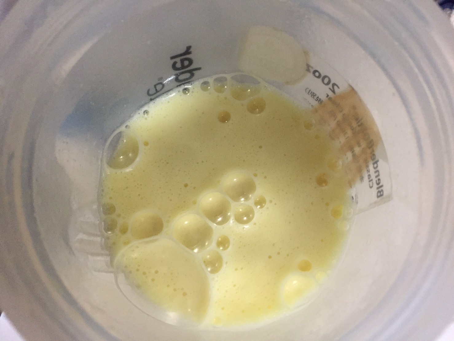Pineapple Flavour(パイナップル味)をシェイクした様子