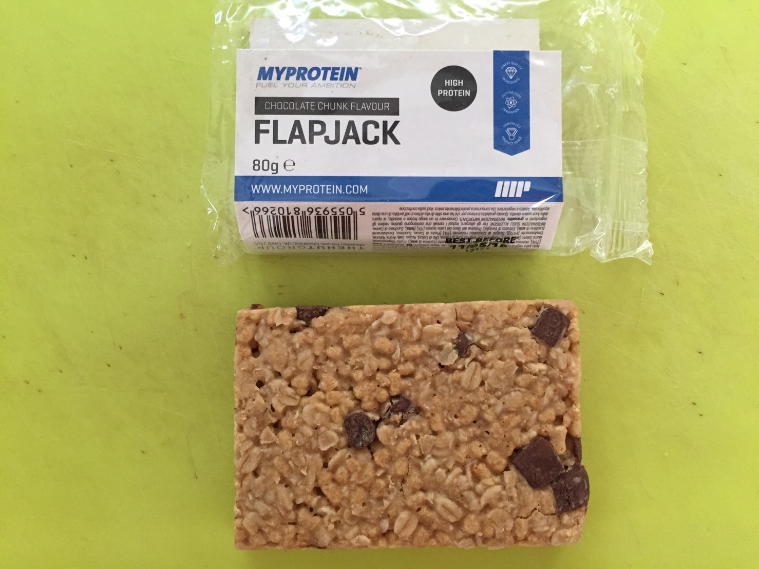 CHOCOLATE CHUNK FLAVOUR(チョコレートチャンク味)を開封した様子