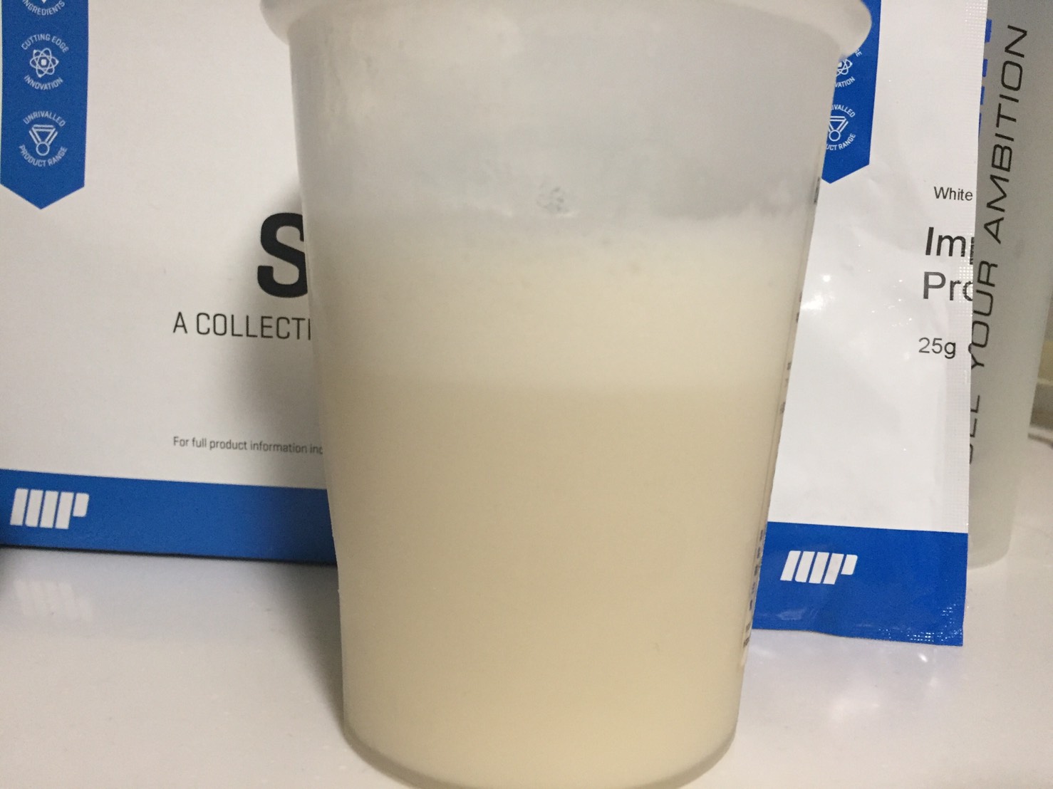 White Chocolate(ホワイトチョコレート味)を横から撮影した様子