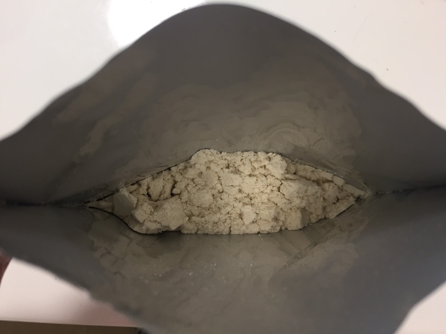 Salted Caramel Flavour(塩キャラメル味)を開封した様子