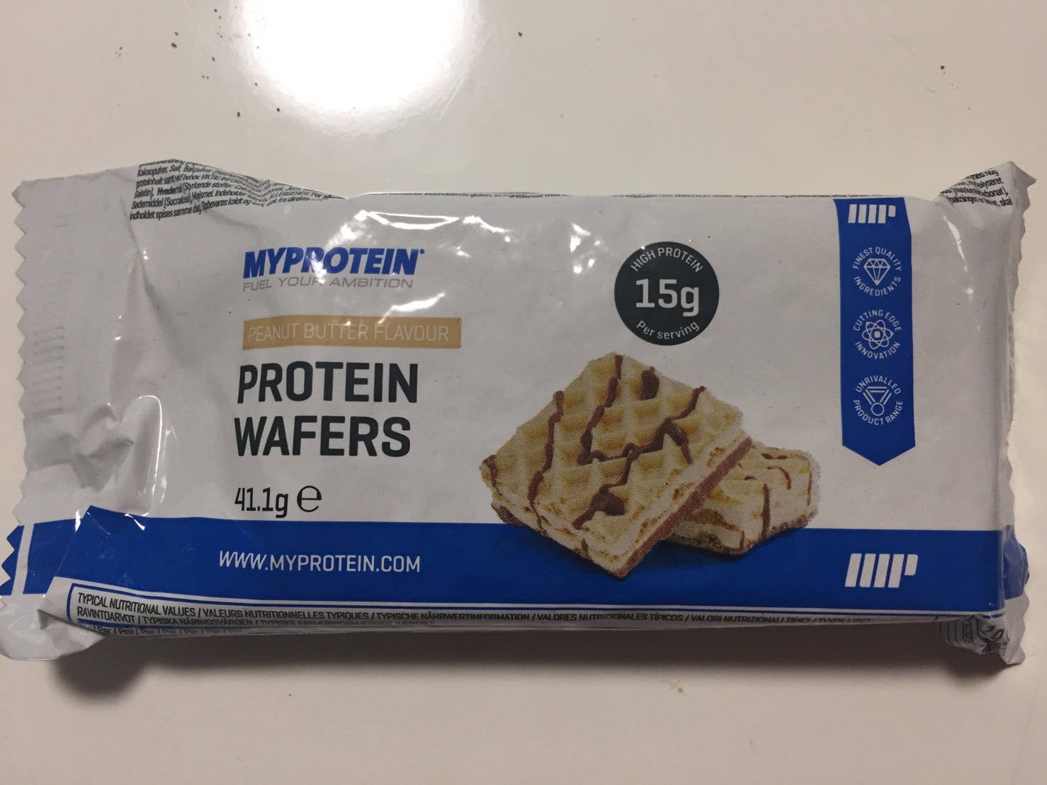 プロテインウエハース(PROTEIN WAFERS)「PEANUT BUTTER FLAVOUR(ピーナッツバター味)」の成分表