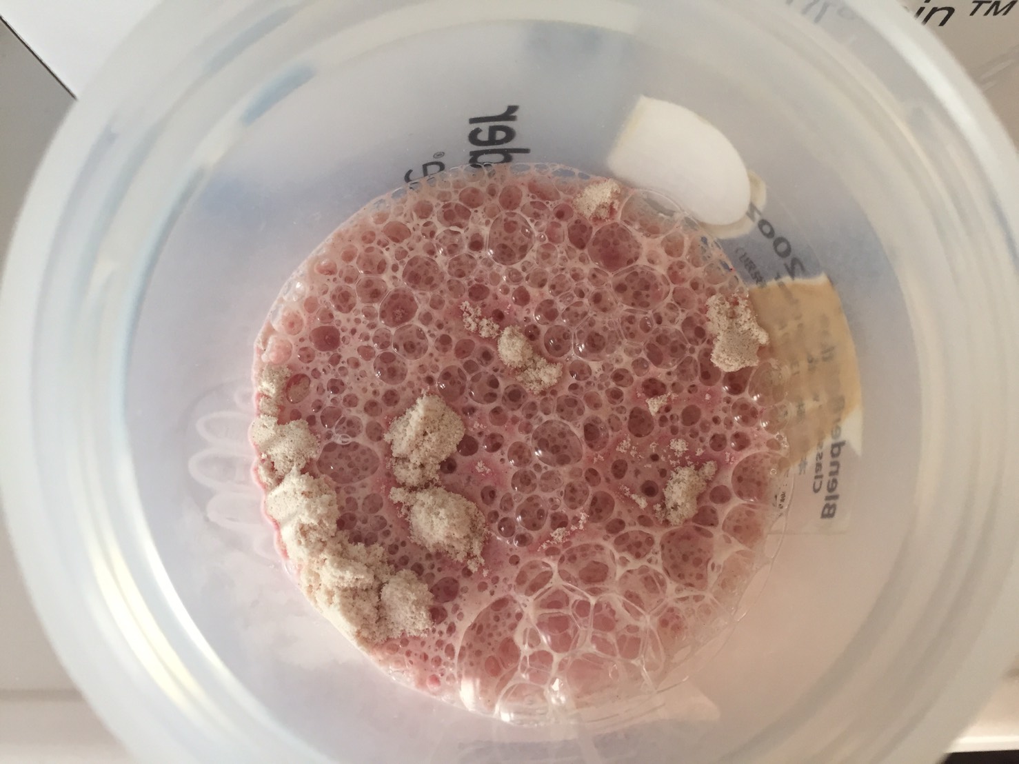 Raspberry Flavour(ラズベリー味)に水を注いだ様子