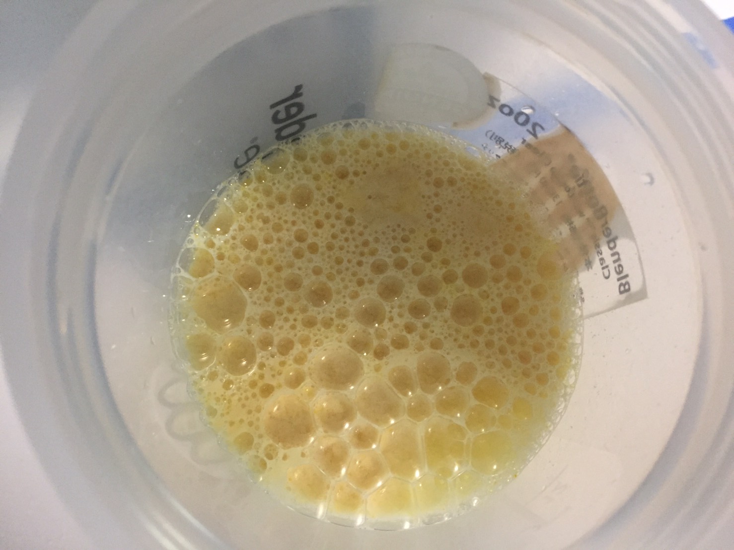 Banana Flavour(バナナ味)に水を注いだ様子