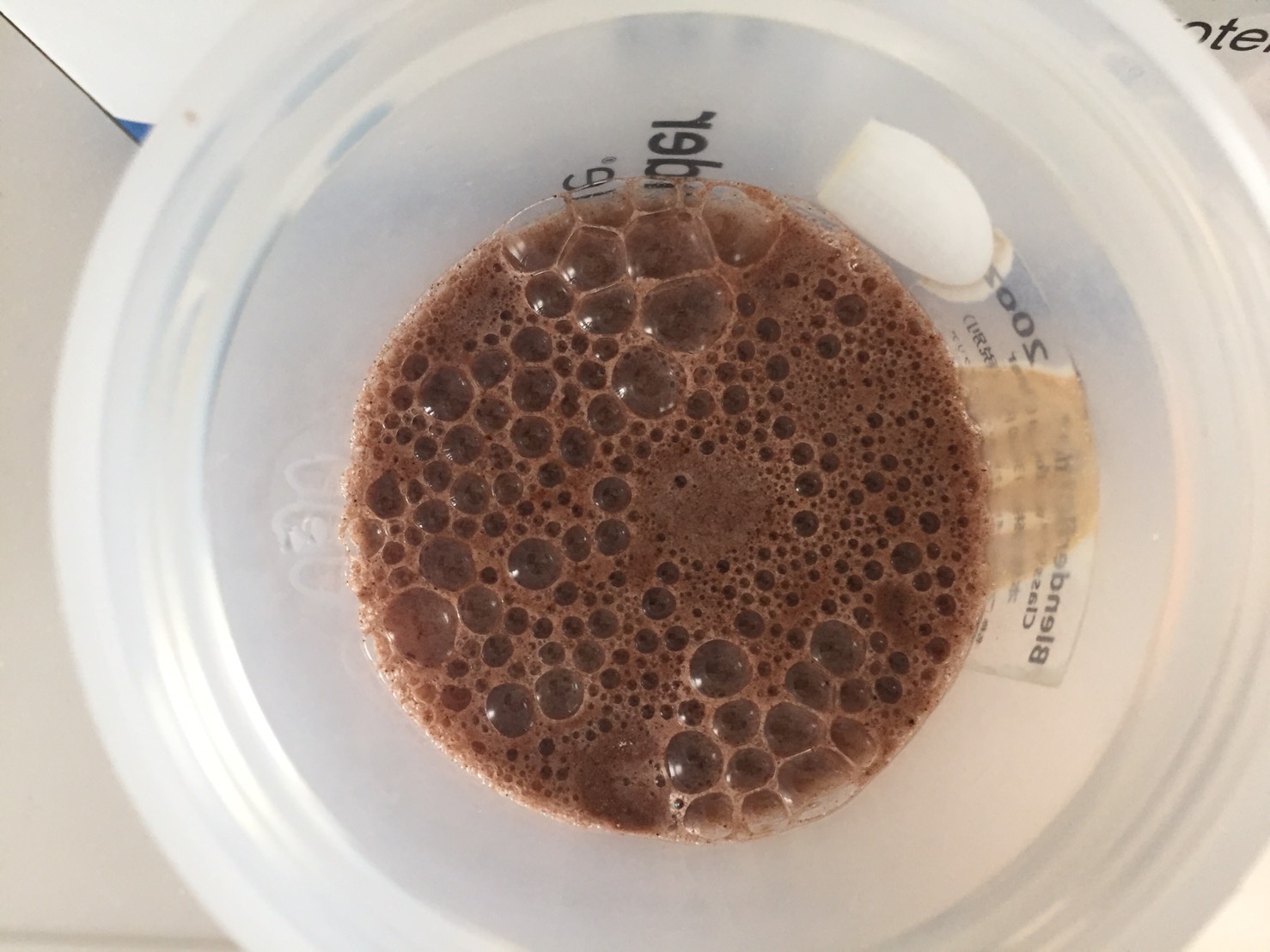 Chocolate Banana Flavour(チョコレートバナナ味)に水を注いだ様子