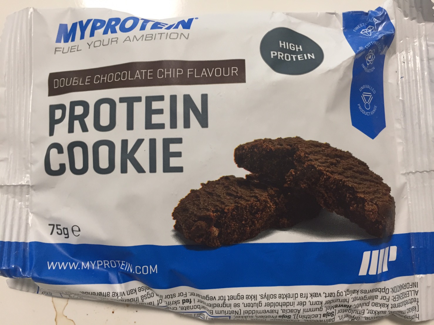プロテインクッキー「DOUBLE CHOCOLATE CHIP FLAVOUR(ダブルチョコレートチップ味)」の成分表