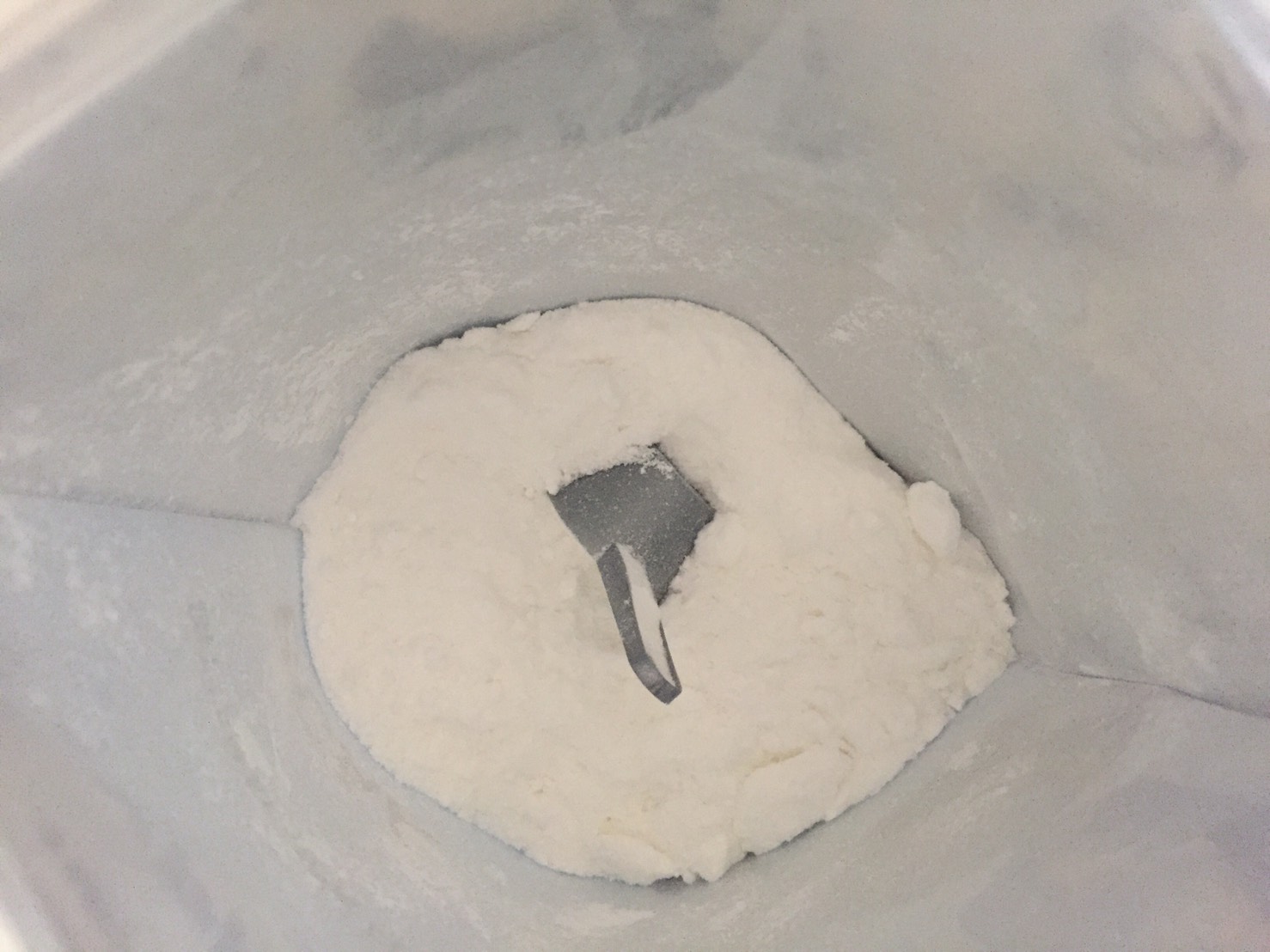 BCAA「ビターレモン味(BITTER LEMON)」を開封した様子