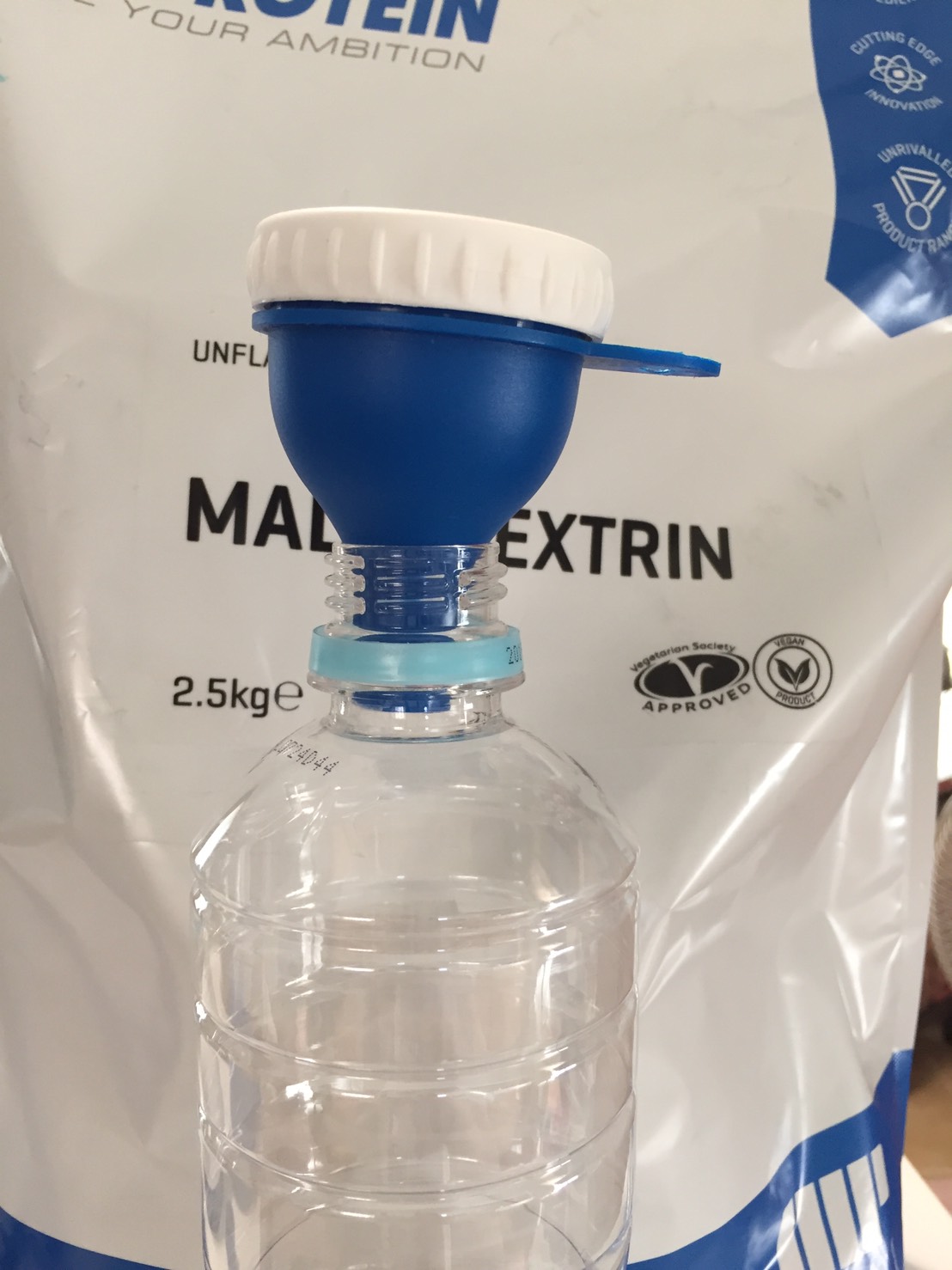 ペットボトルの口に入ります。