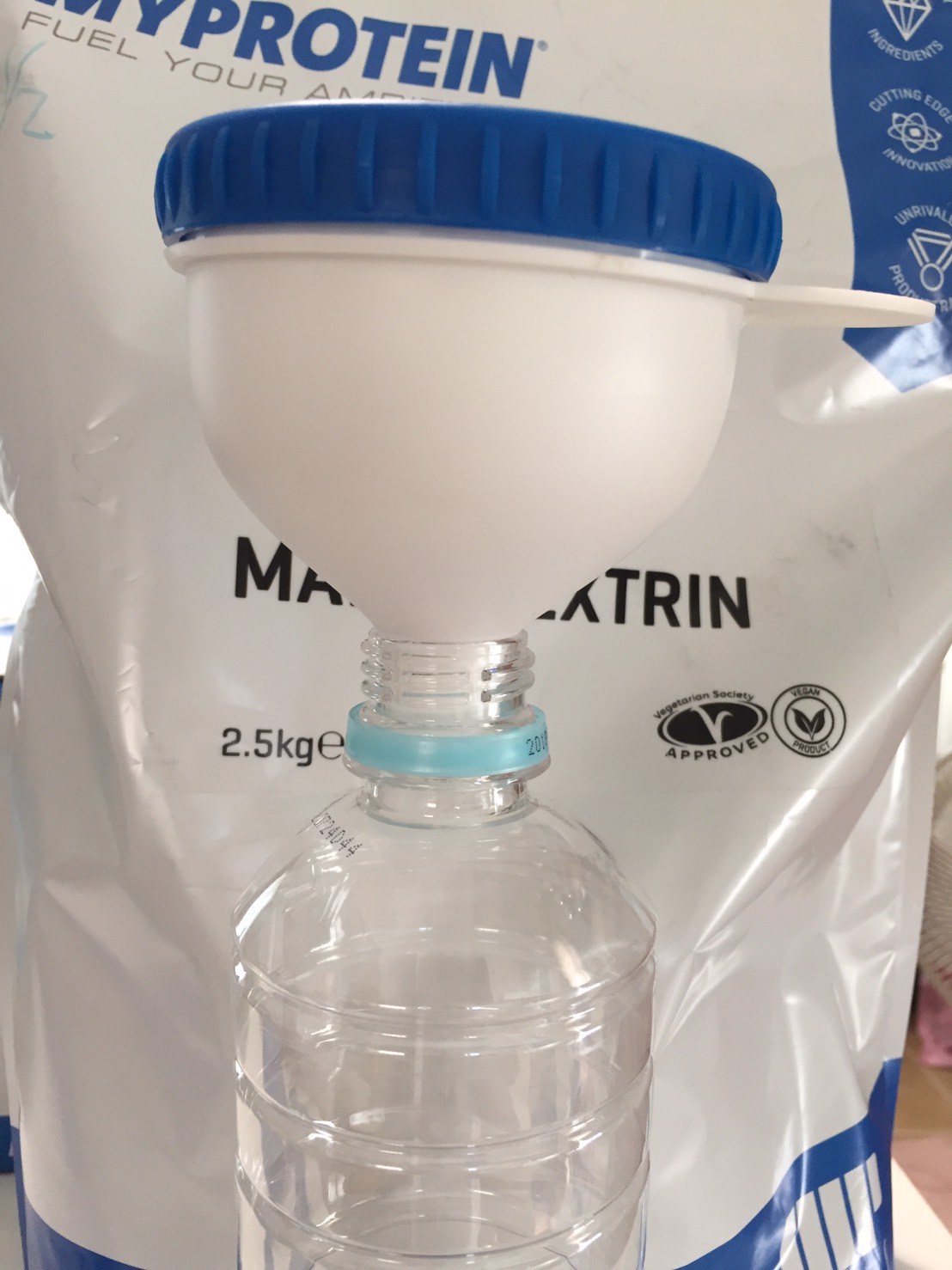 ペットボトルの口に入ります。