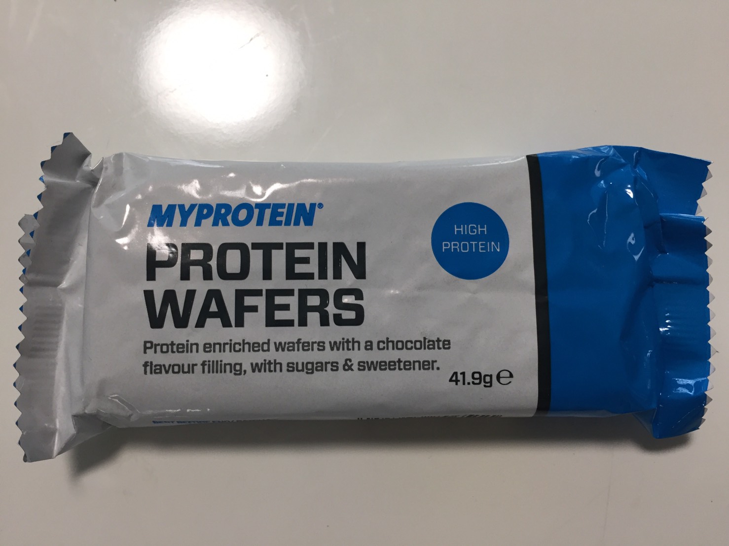 プロテインウエハース(PROTEIN WAFERS)「CHOCOLATE FLAVOUR(チョコレート味)」の成分表