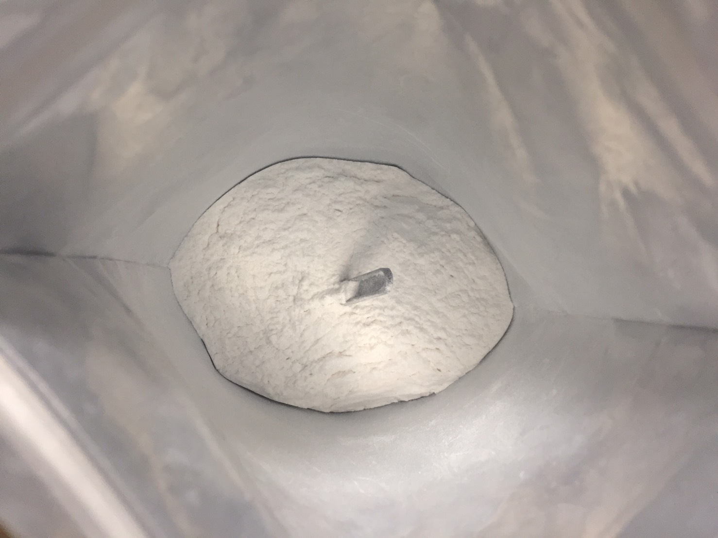 BCAA「ウォーターメロン(スイカ)味(WATERMELON FLAVOUR)」を開封した様子