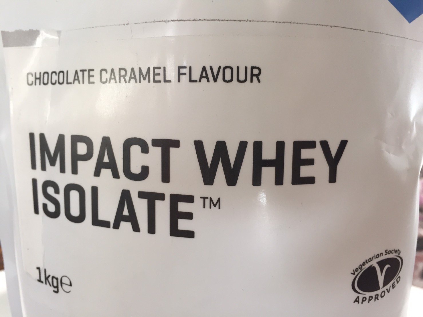 【WPI】IMPACT 分離ホエイプロテイン (アイソレート)「CHOCOLATE CARAMEL FLAVOUR(チョコレートキャラメル味)」