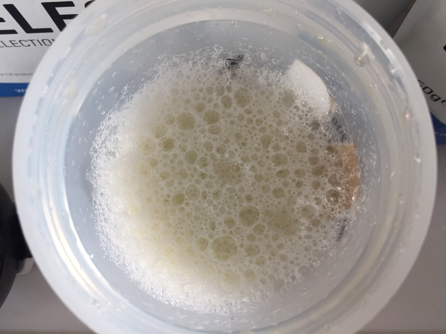 BCAA「サワーアップル味(SOUR APPLE FLAVOUR)」をシェイクした直後の様子