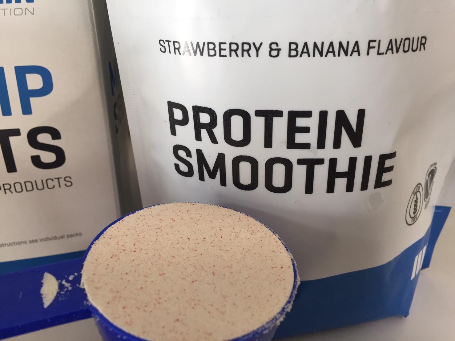 Protein Smoothie(プロテイン・スムージー)「STRAWBERRY & BANANA FLAVOUR(ストロベリー&バナナ味)」