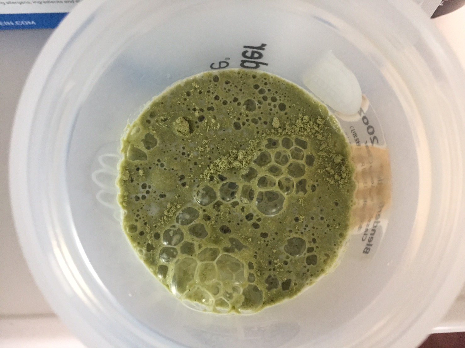 【WPC】Impactホエイプロテイン「Matcha Flavour(抹茶味)」に牛乳を注いだ様子