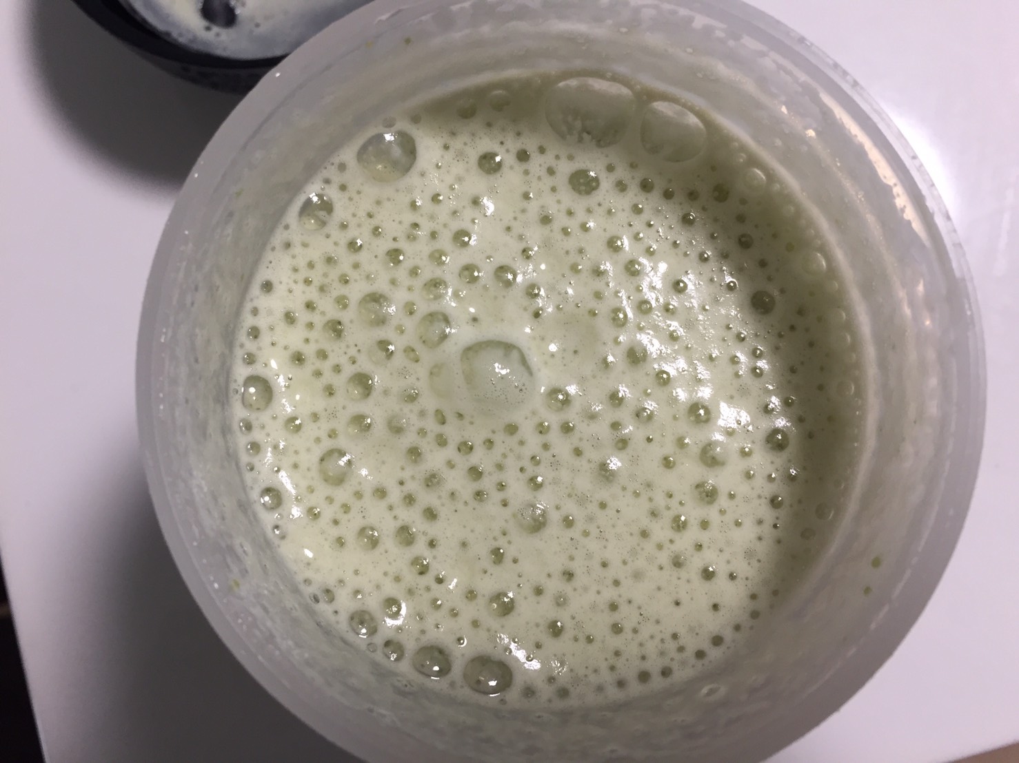 【WPC】Impactホエイプロテイン「Matcha Flavour(抹茶味)」をシェイクした様子