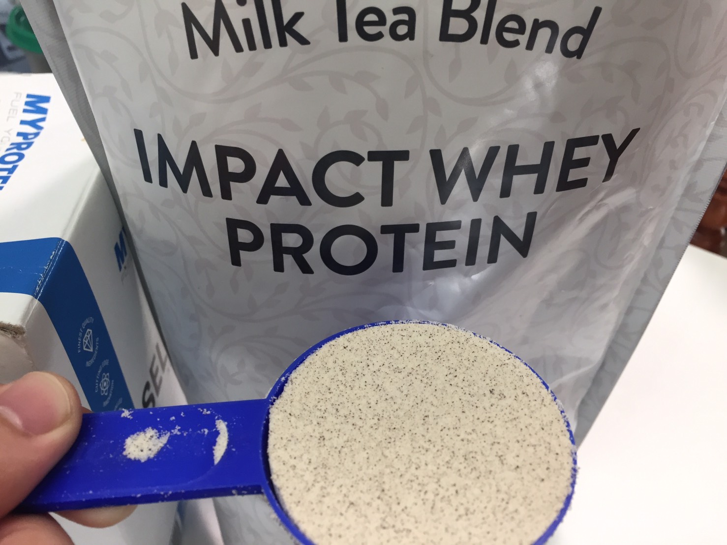 【WPC】Impactホエイプロテイン「Milk Tea Blend（ミルクティー味）」の様子