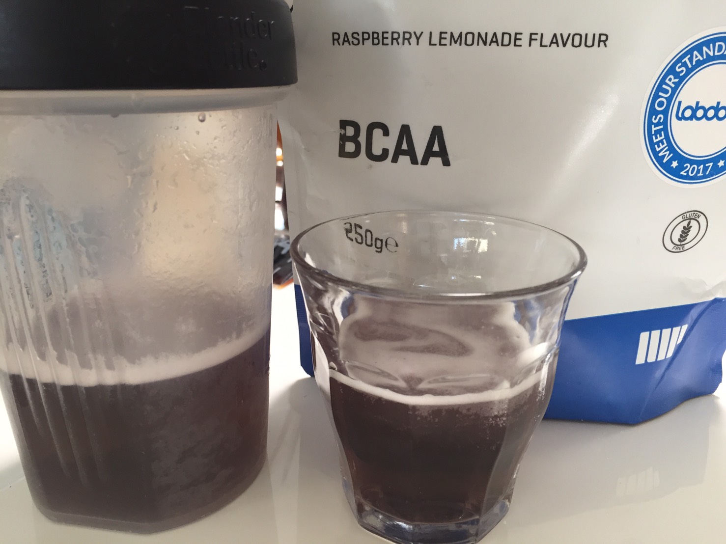 BCAA「ラズベリー・レモネード味(RASPBERRY LEMONADE FLAVOUR)」の様子
