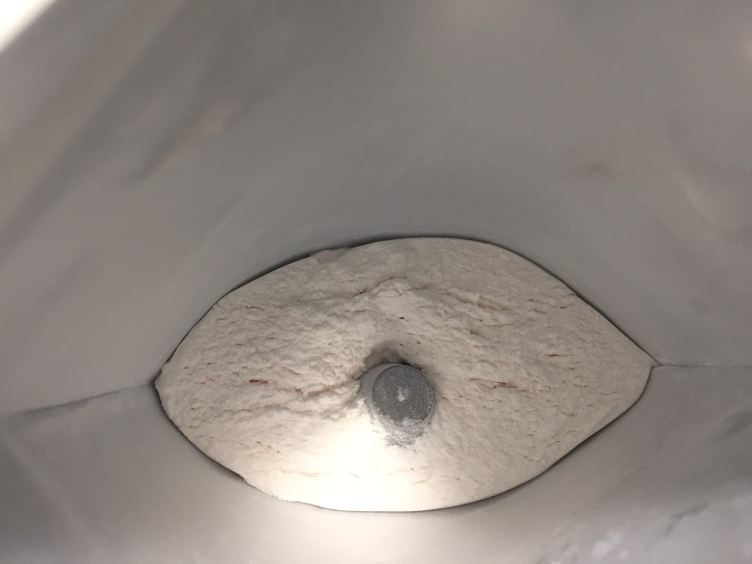 BCAA「オレンジ味(ORANGE FLAVOUR)」を開封した様子
