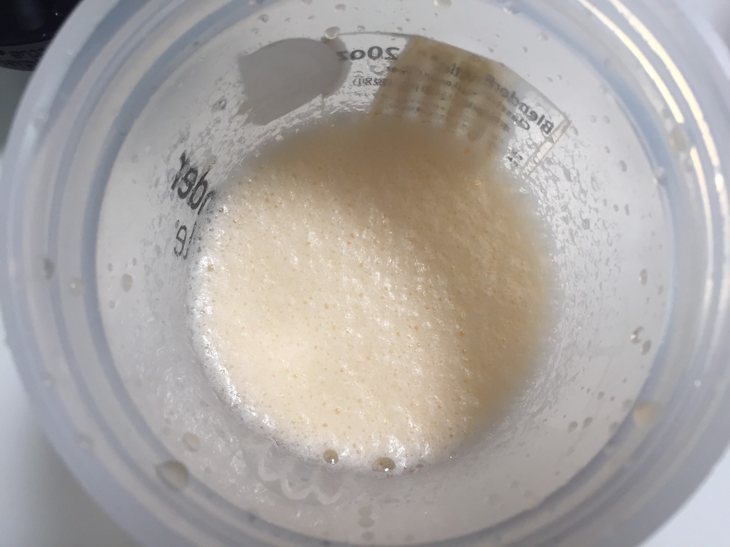 BCAA「オレンジ味(ORANGE FLAVOUR)」をシェイクした様子
