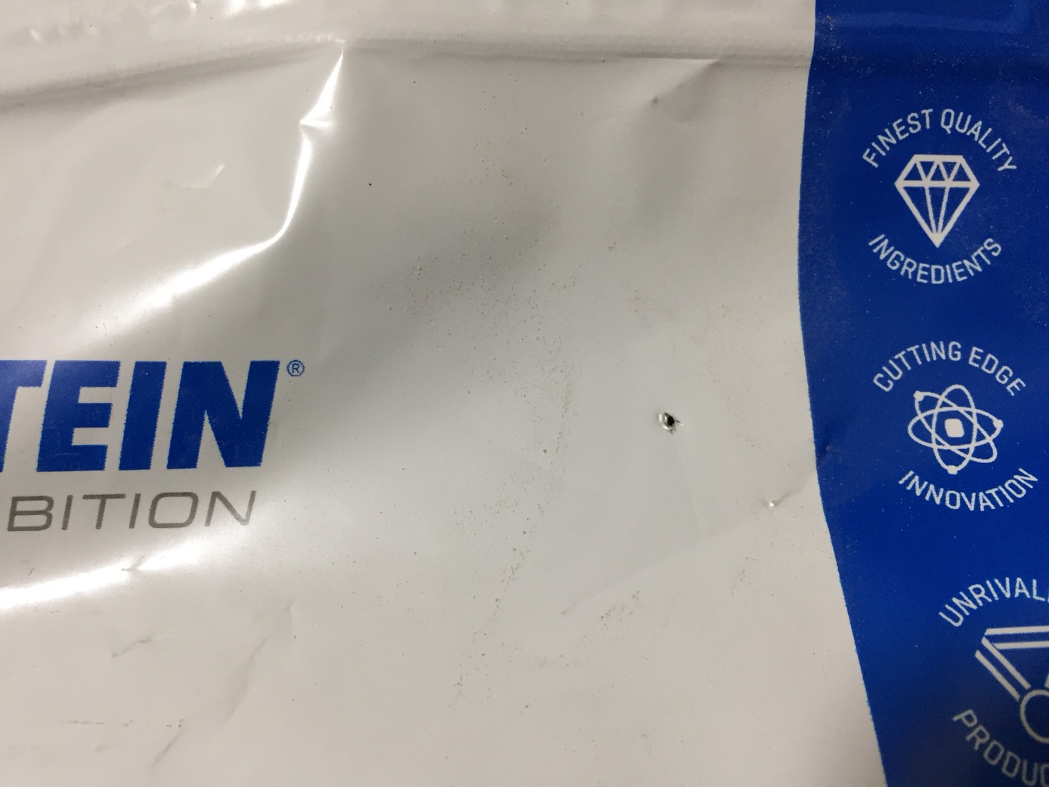IMPACTホエイプロテイン1kg (ナチュラルチョコレート味)の梱包
