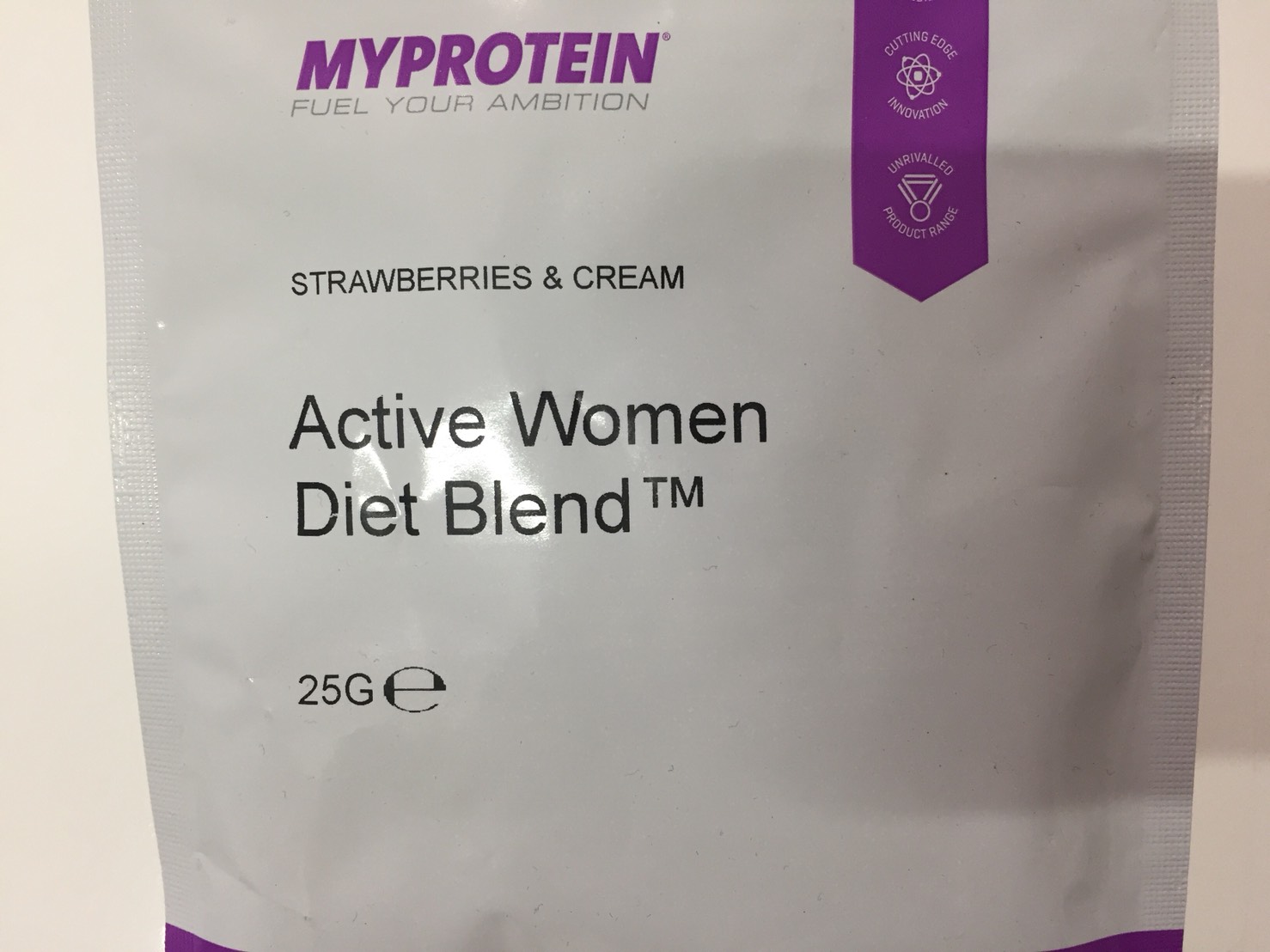 Active Women Diet Blend(アクティブウーマンダイエットブレンド)「STRAWBERRIES & CREAM(ストロベリー&クリーム味)」