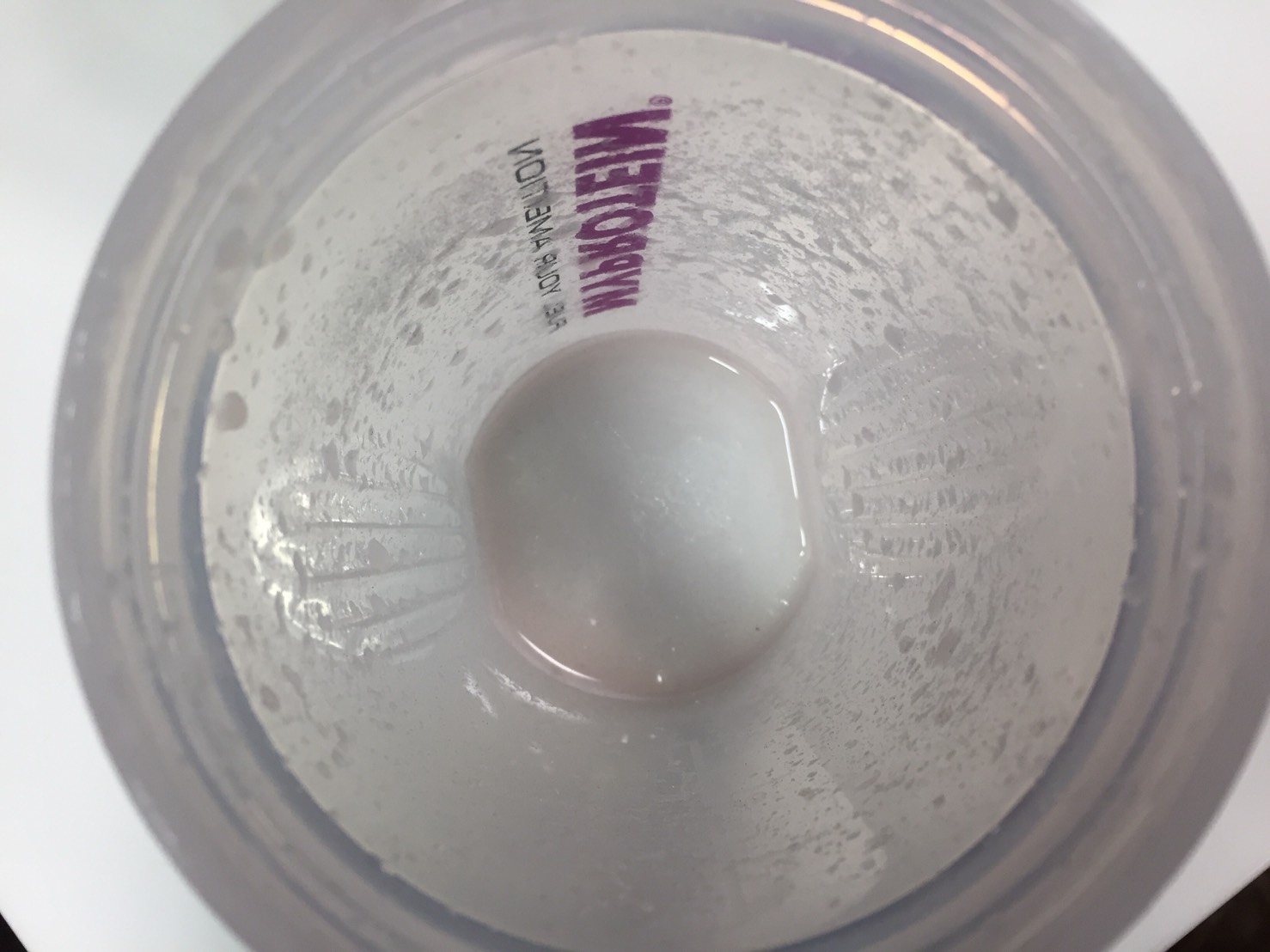Active Women Diet Blend(アクティブウーマンダイエットブレンド)「STRAWBERRIES & CREAM(ストロベリー&クリーム味)」を飲み終えた様子