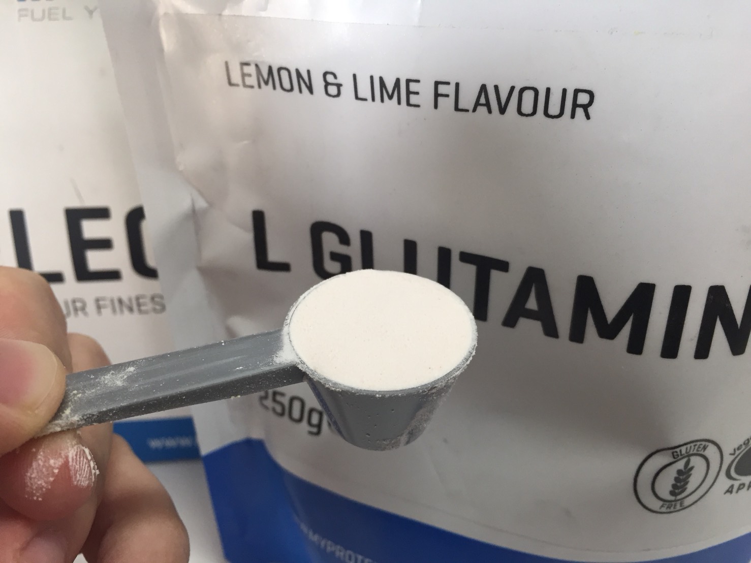 L-グルタミン「LEMON&LIME FLAVOUR(レモン&ライム味)」の様子