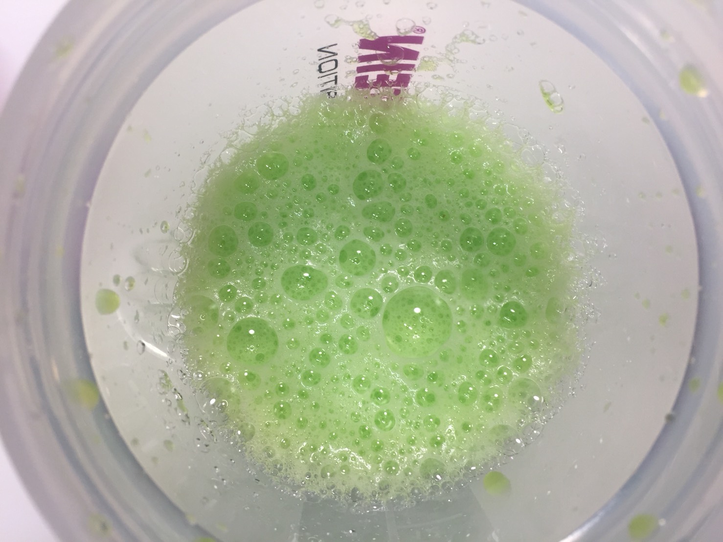 L-グルタミン「LEMON&LIME FLAVOUR(レモン&ライム味)」をシェイクした直後の様子
