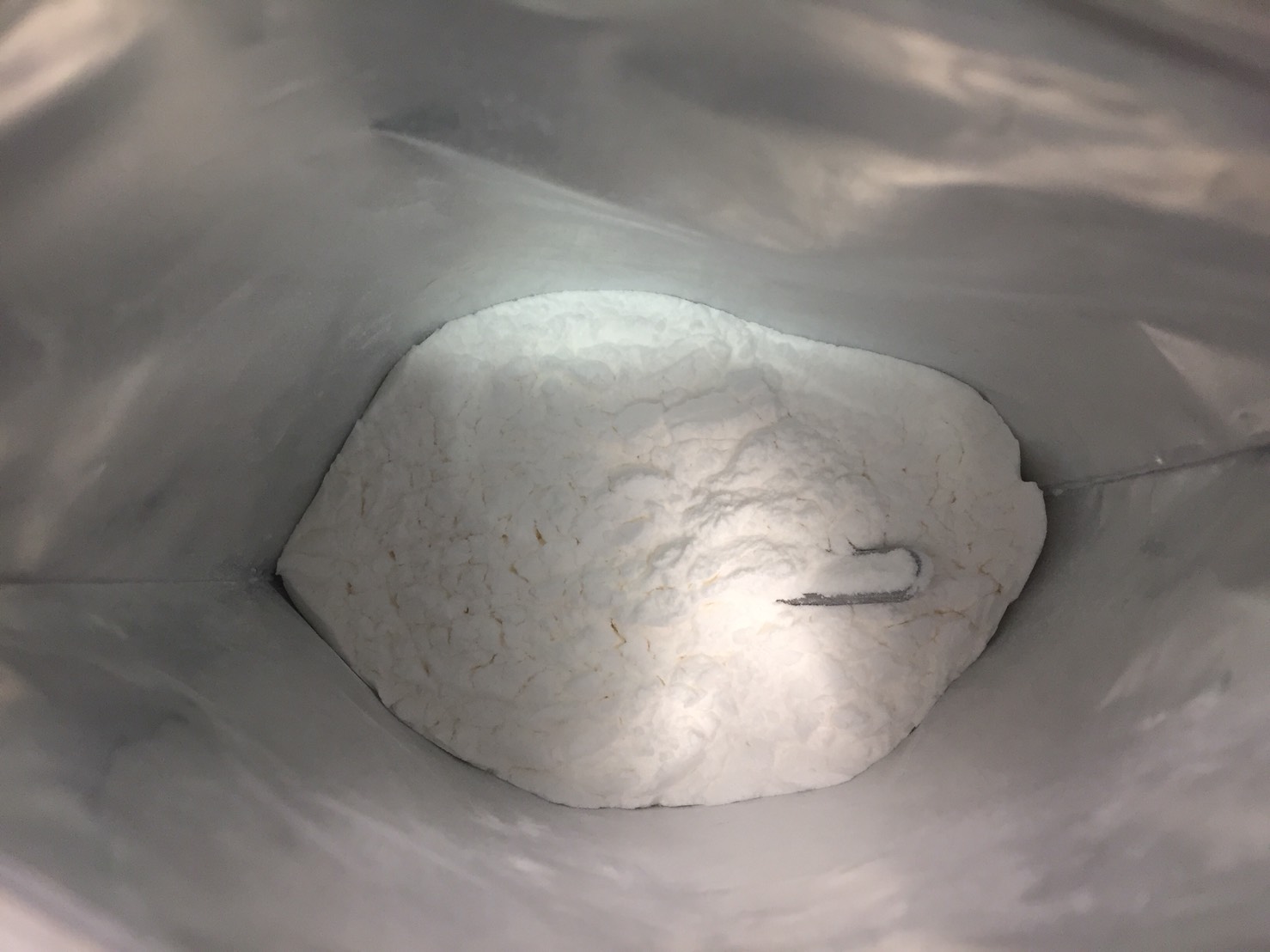マイプロテイン「L-GLUTAMINE ELITE(グルタミンエリート)」の様子