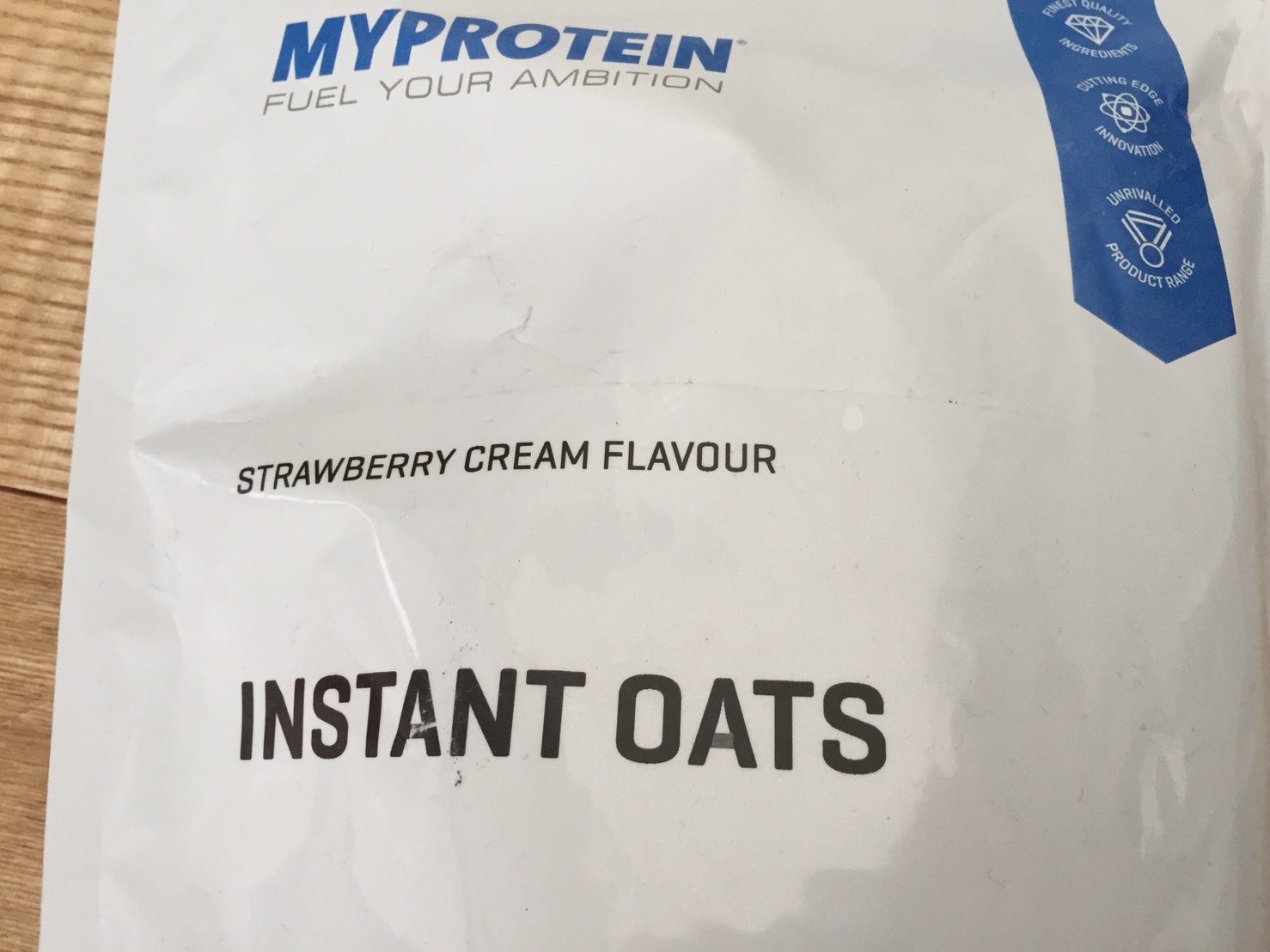 INSTANT OATS(インスタントオーツ)STRAWBERRY CREAM FLAVOUR(ストロベリークリーム味)の成分表