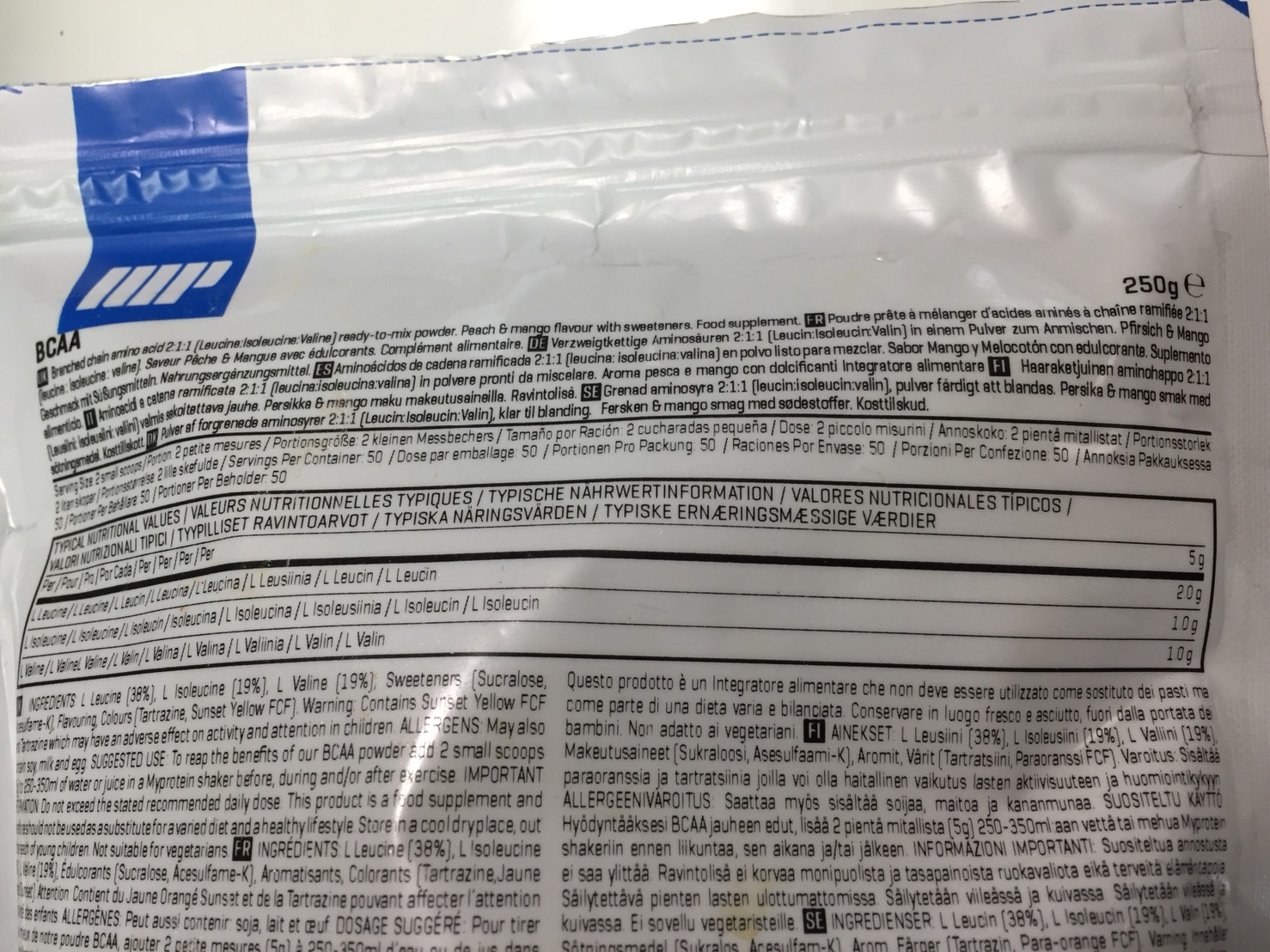 BCAA「ピーチ&マンゴー味(PEACH & MANGO FLAVOUR)」の成分表