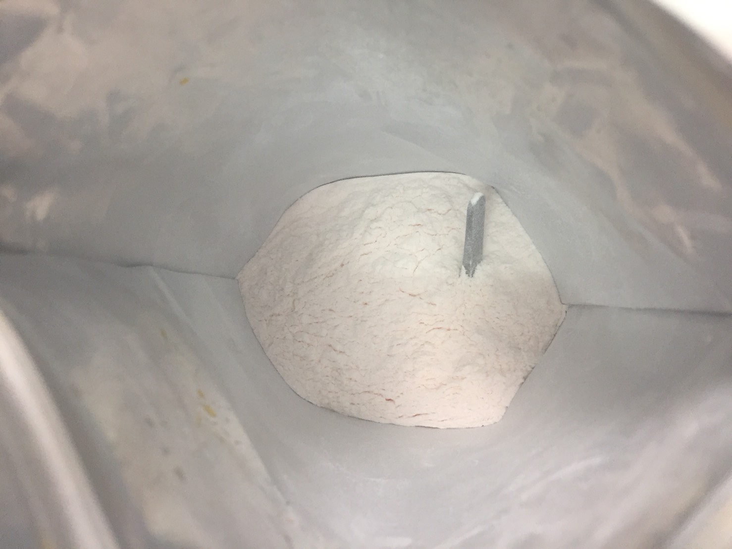 BCAA「ピーチ&マンゴー味(PEACH & MANGO FLAVOUR)」を開封した様子