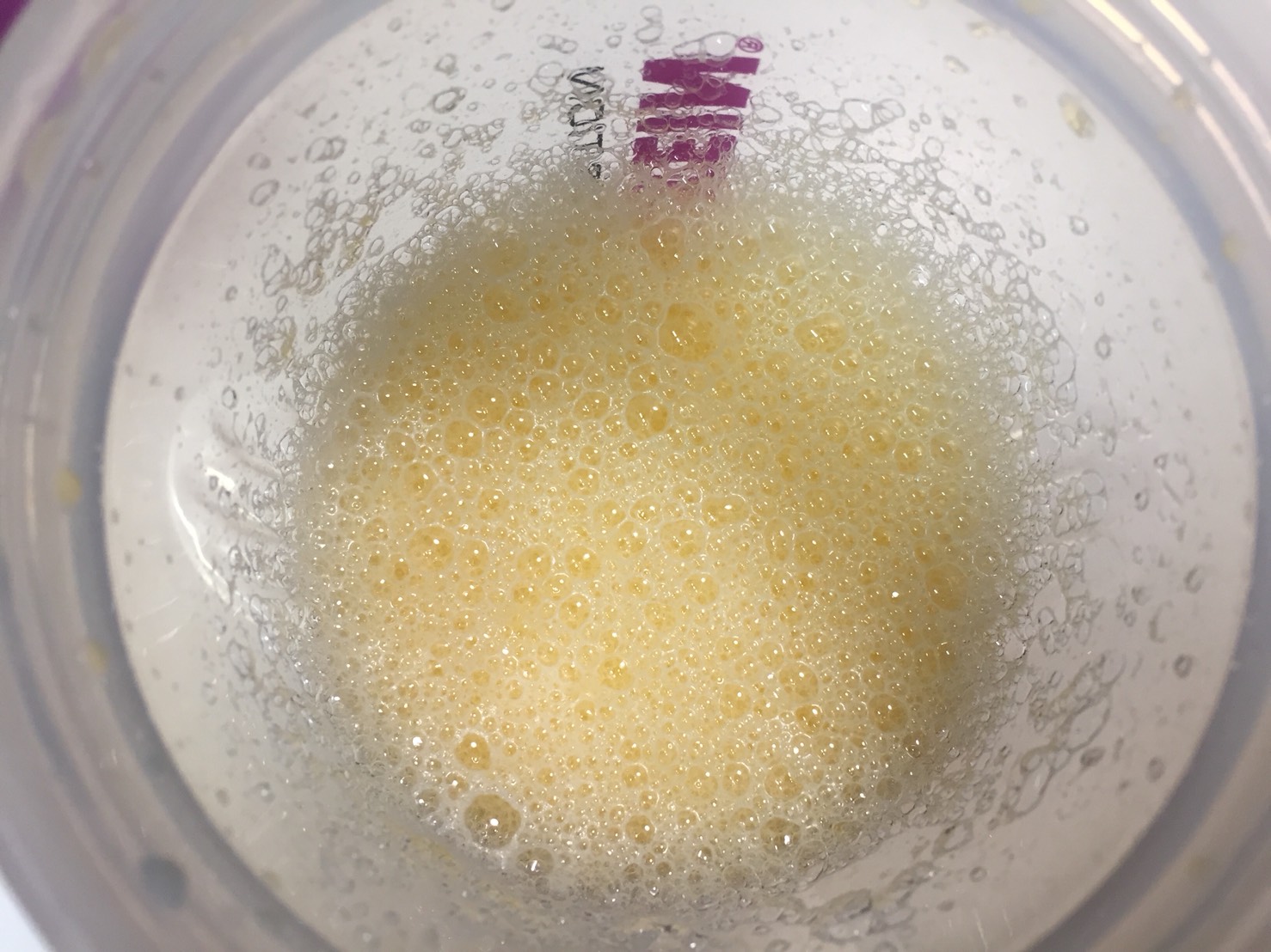 BCAA「ピーチ&マンゴー味(PEACH & MANGO FLAVOUR)」をシェイクした直後の様子