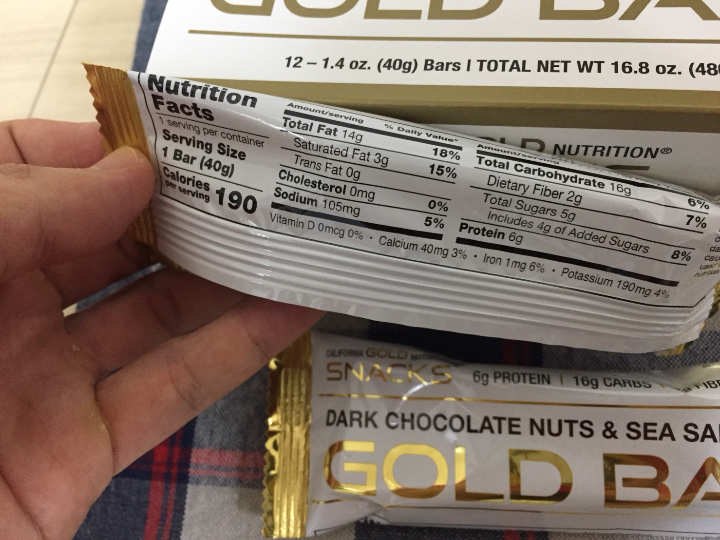 ダークチョコレートナッツ＆シーソルト味の成分表