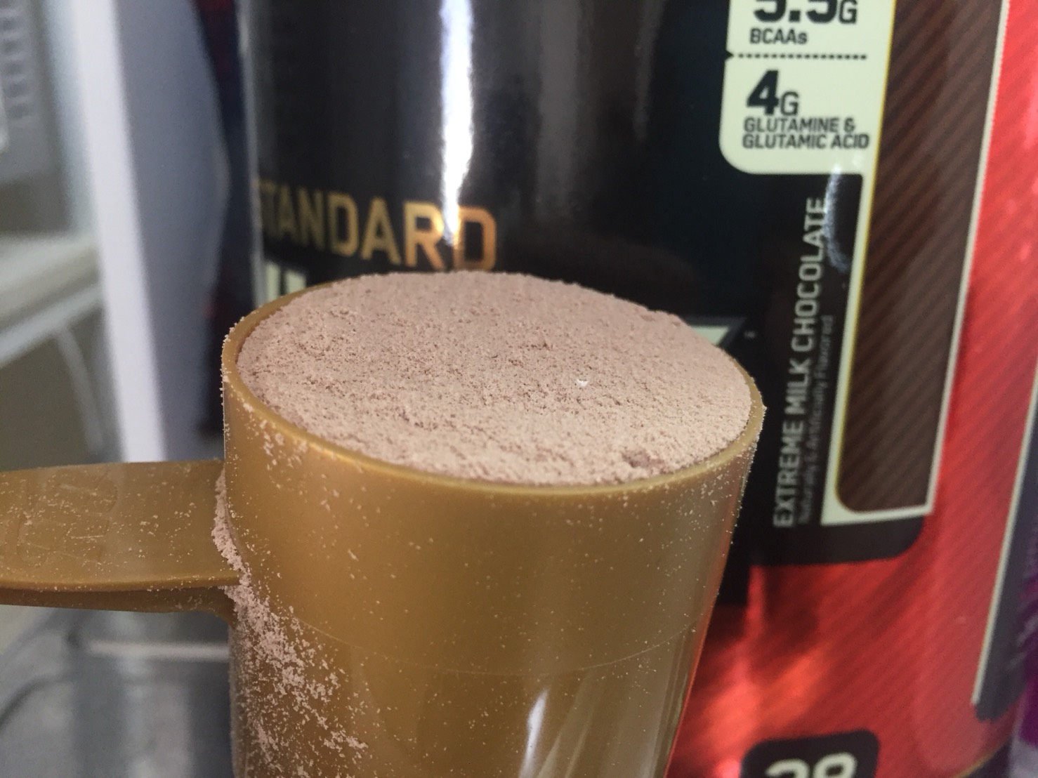 ゴールドスタンダード「エクストリームミルクチョコレート味」の粉末のアップの様子