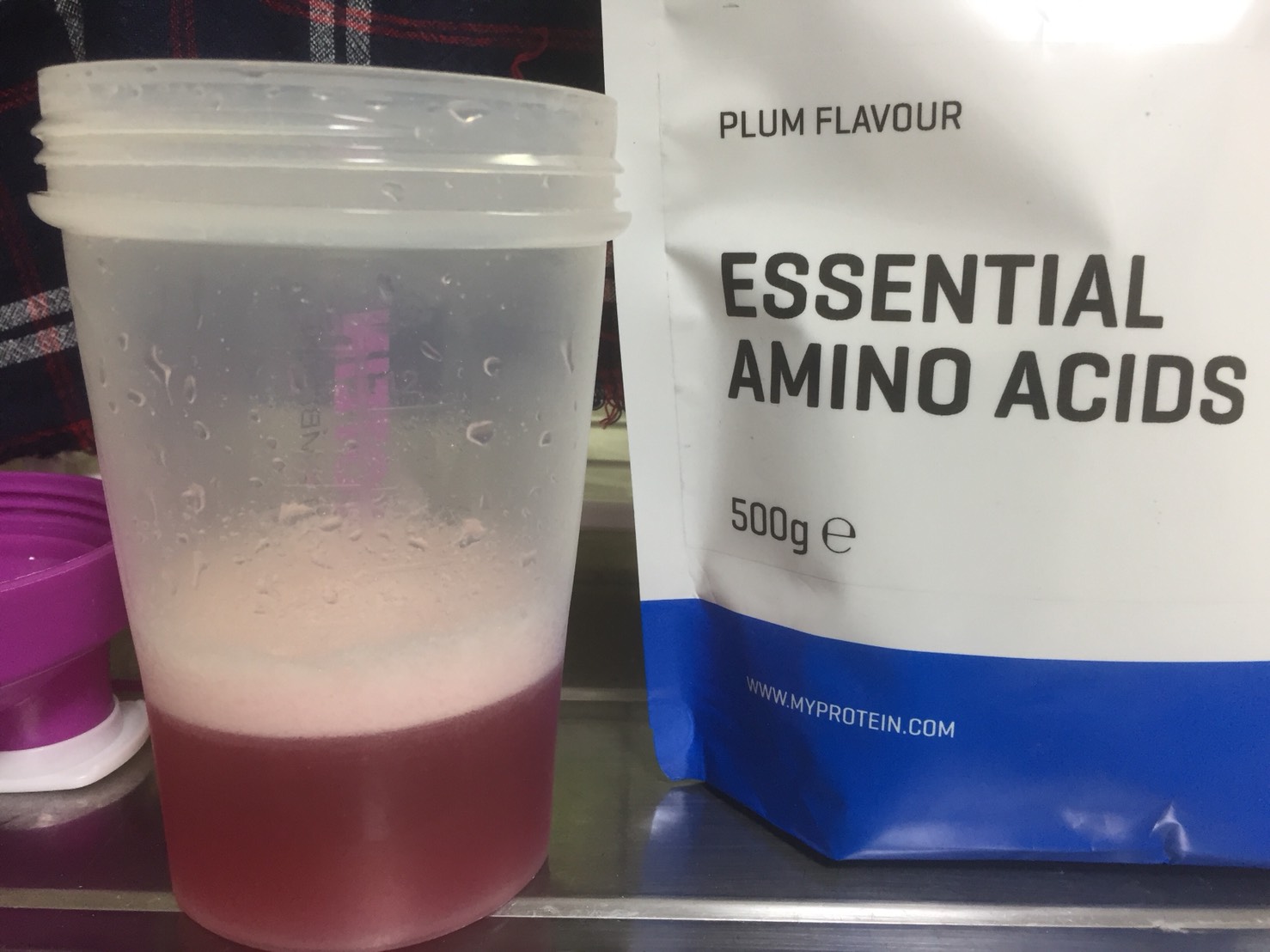 EAA梅味を水に溶かした様子