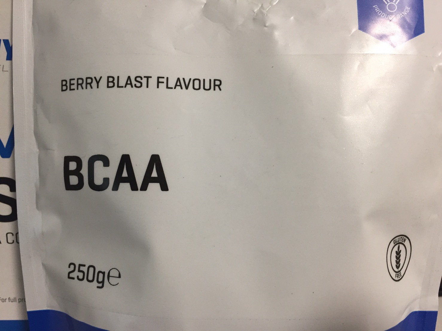 BCAA「ベリーブラスト味(BERRY BLAST FLAVOUR)」のパッケージ
