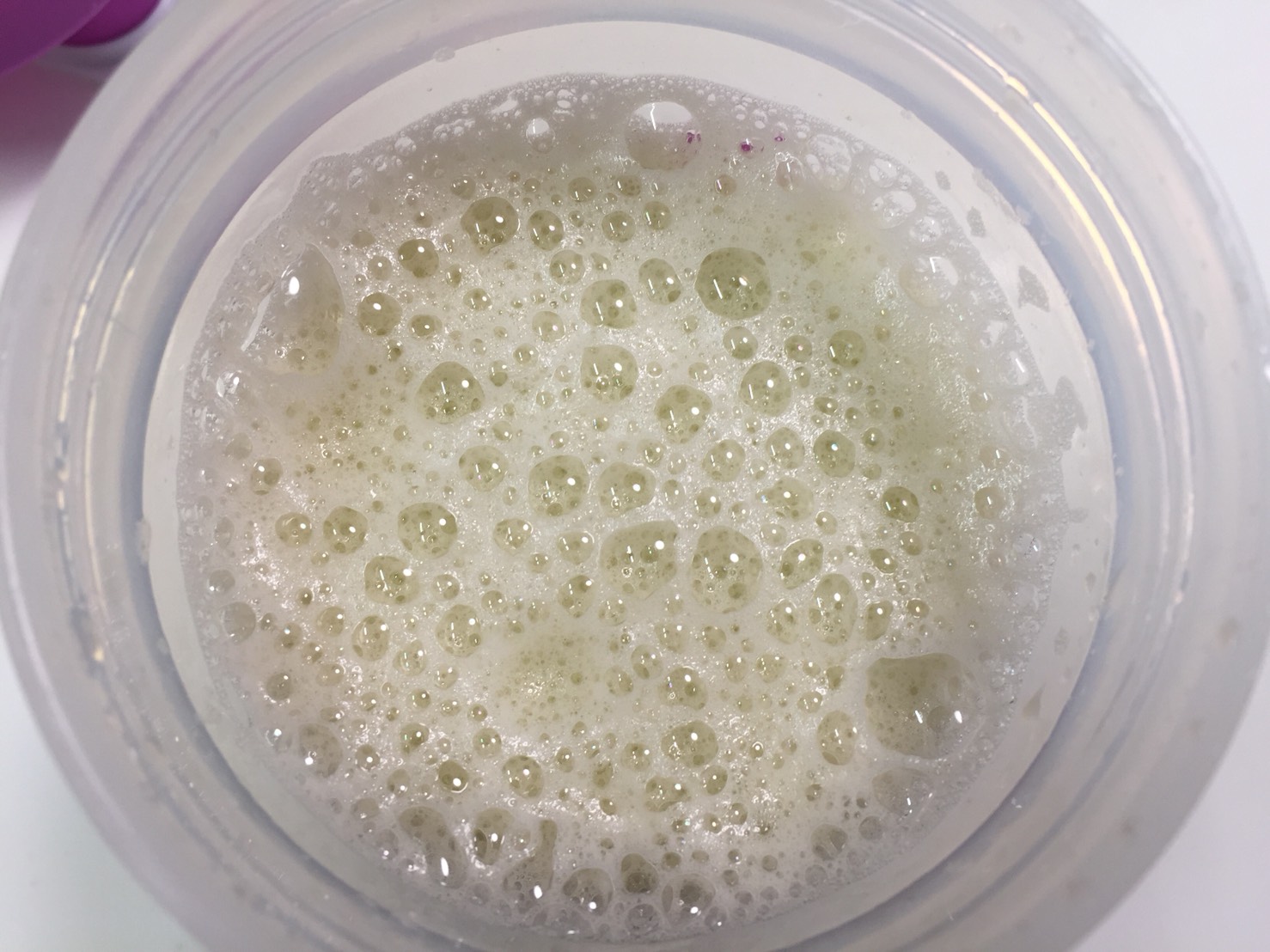 Mypre(マイプレ)の「Sour Apple Flavour(サワーアップル味)」をシェイクした直後の様子