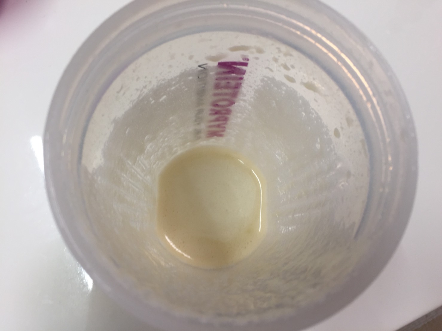 ORANGE CREAM FLAVOUR(オレンジクリーム味)を飲み終えた直後の様子